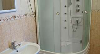 Гостиница Гостевой Дом Якорь Судак Трехместный номер "Комфорт" с душем-3